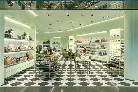 Shops with PRADA in Istanbul title